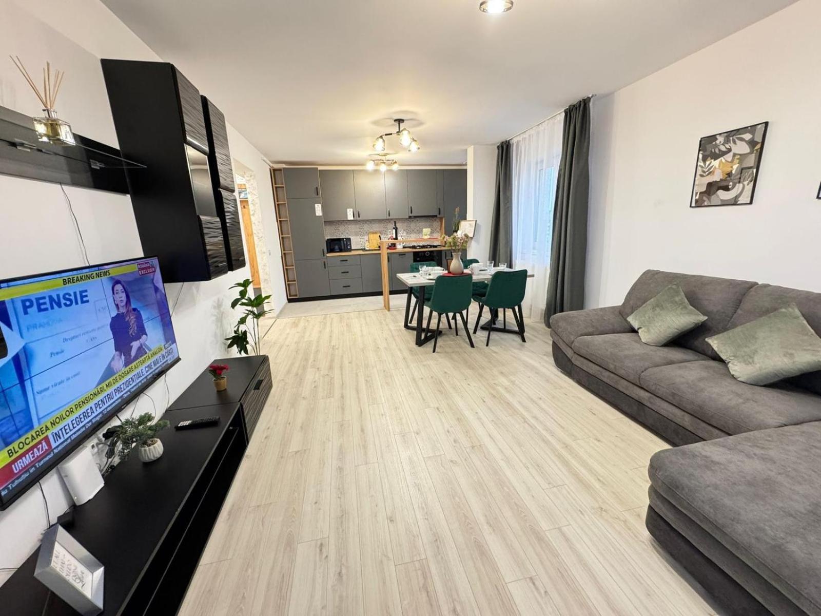 Coresi Mall Area Studios & Apartments By Glam Brasov Exterior photo