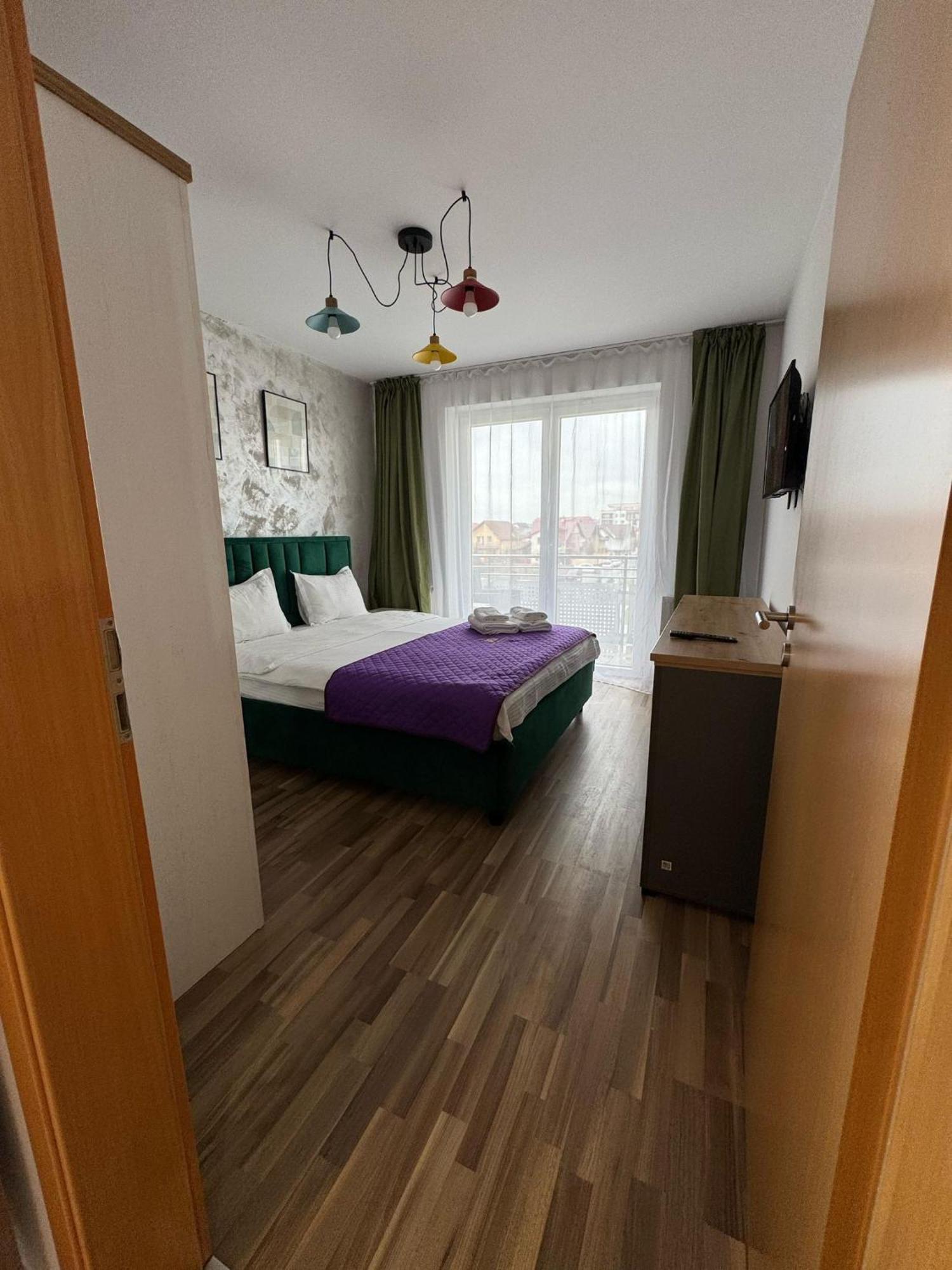 Coresi Mall Area Studios & Apartments By Glam Brasov Exterior photo