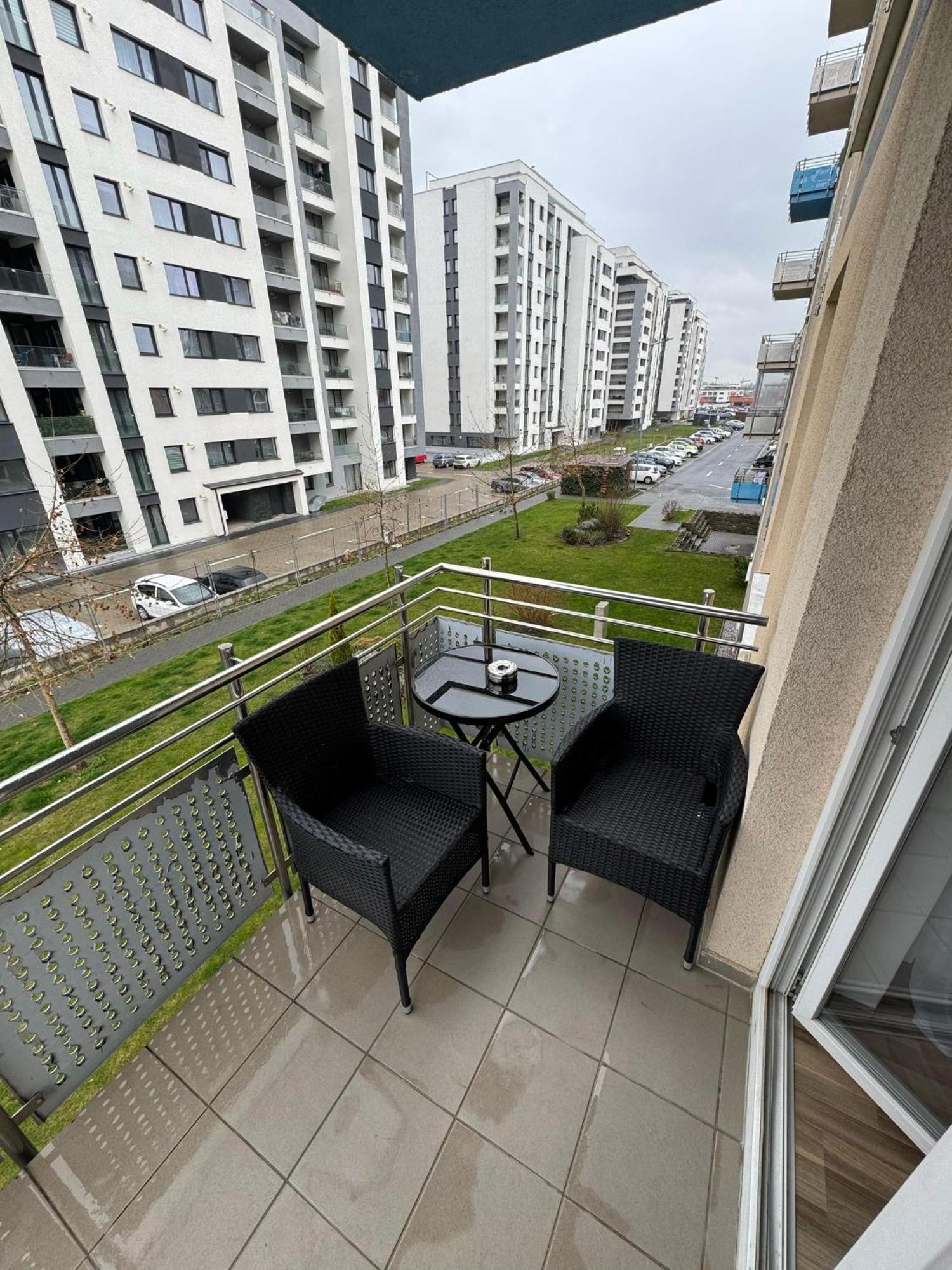 Coresi Mall Area Studios & Apartments By Glam Brasov Exterior photo